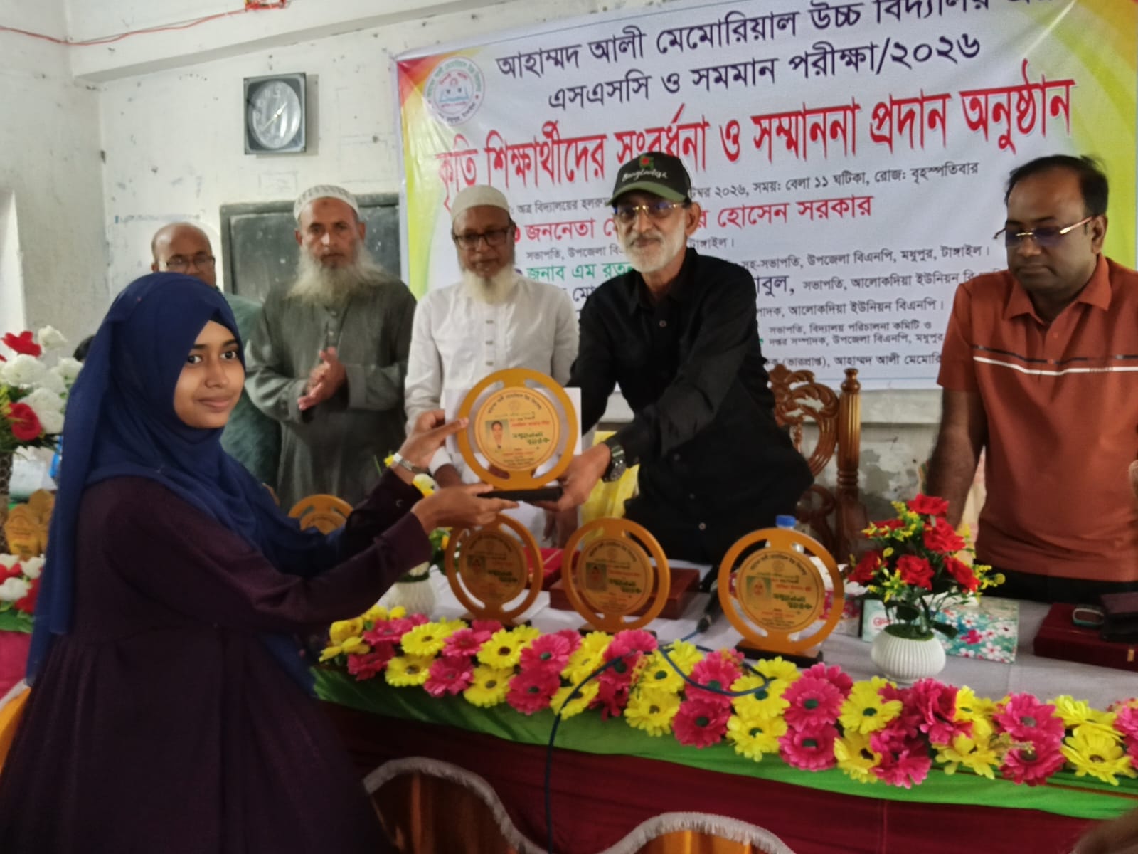 মধুপুরে জিপিএ-৫ প্রাপ্ত কৃতি শিক্ষার্থীদের সংবর্ধনা